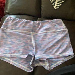 Fleo shorts in bubblegum size L